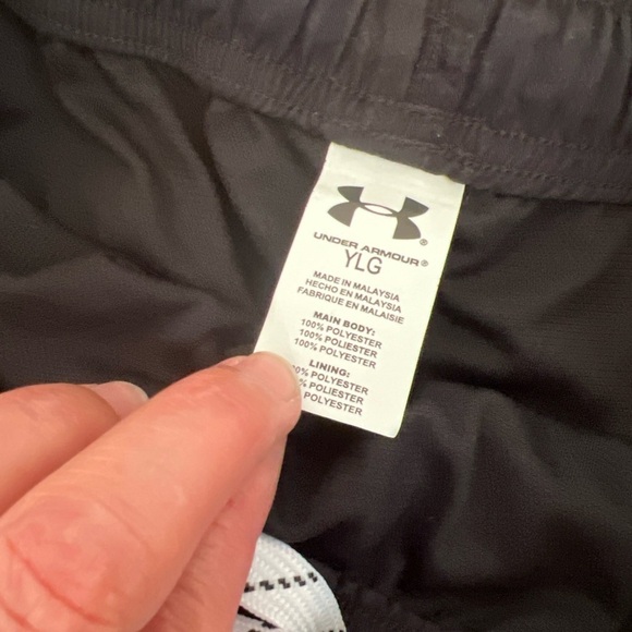 Under Armour Short Youth Large Headgear Loose  Interior Drawstring NWT - Picture 5 of 6